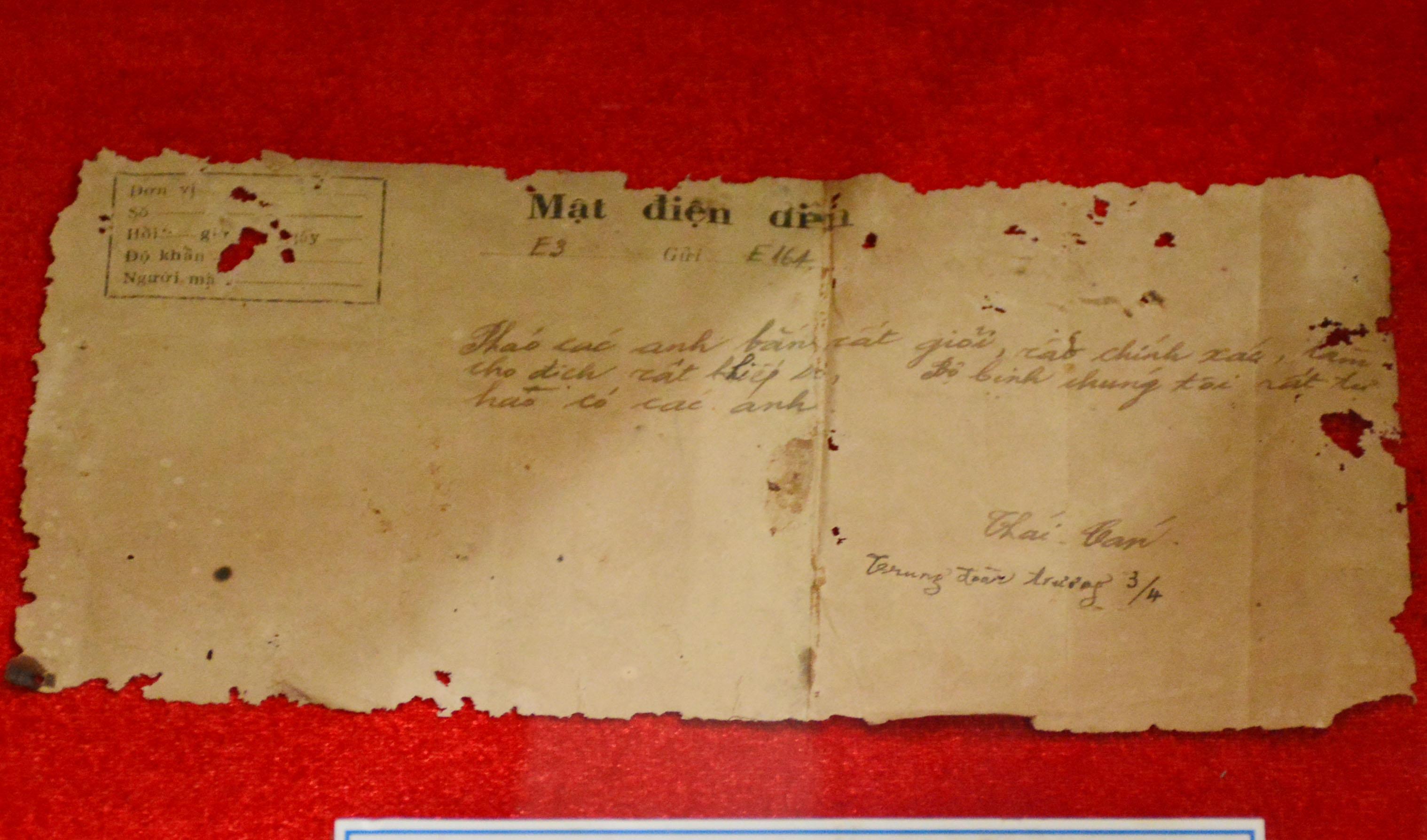 Mật điện chúc mừng thành tích chiến đấu